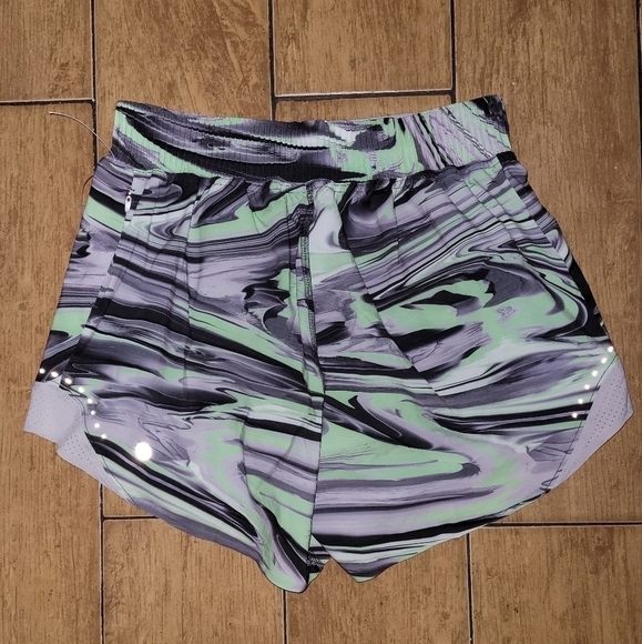 Lululemon Hotty Hot High-Rise Short 4" Special Edition Paint Glide Warp Multi 4 - Picture 3 of 14